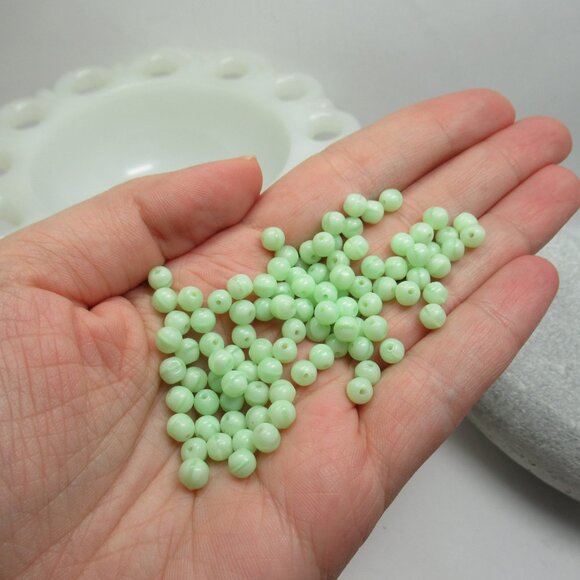 100 UG Beads - Picture 7 of 8